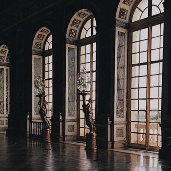 Meet your Posher, Lived In Threads - Picture 4 of 14